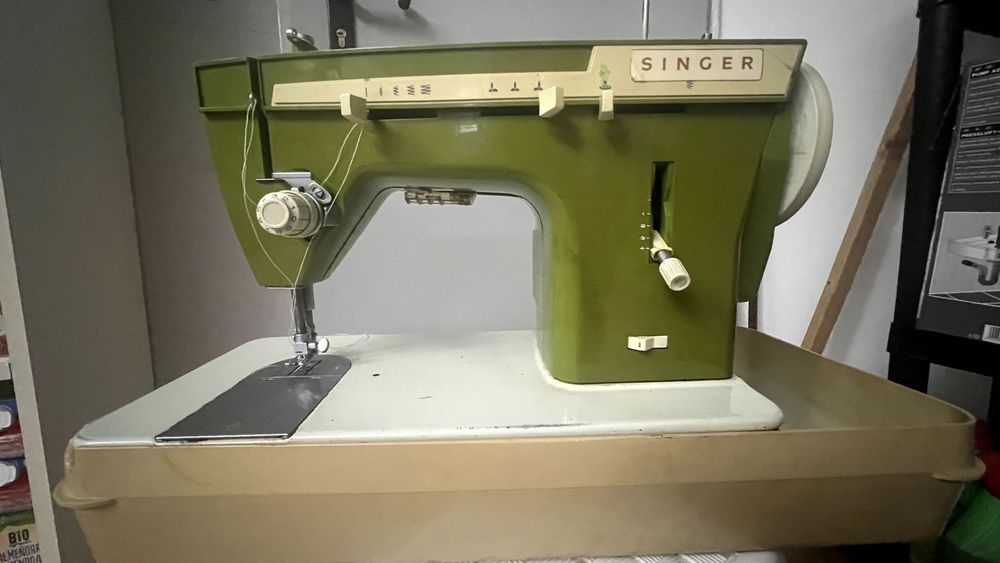 Máquina de costura Singer vintage (para Peças ou Restauro)