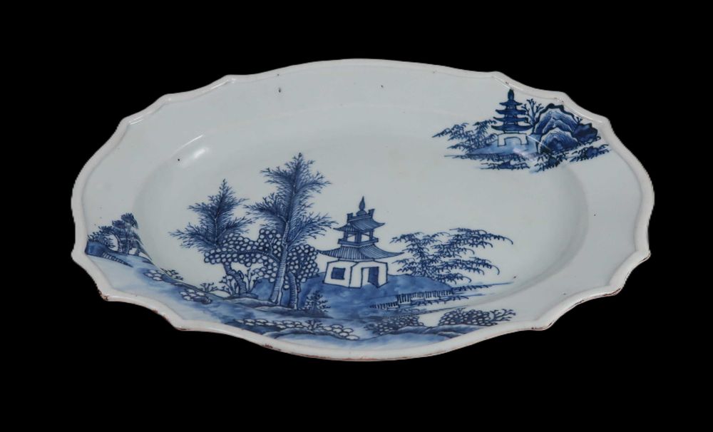 Travessa Polilobada em porcelana da China Séc. XVIII - 33 cm