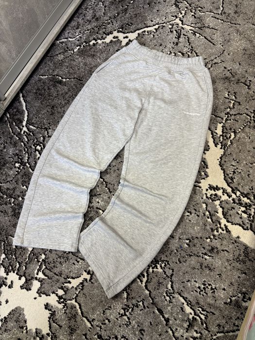 Широкі спортивні штани сірого кольору