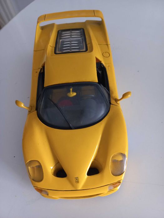 Miniatura FERRARI  F50 escala 1/18.