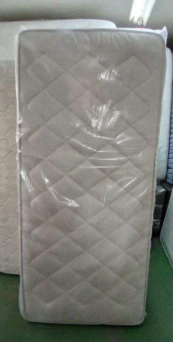 Sommier com colchão