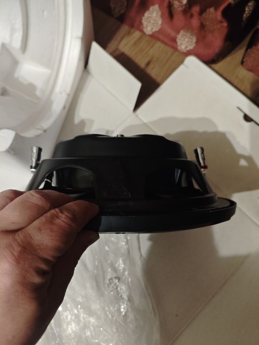 Продам сабвуфер Focal SUB 10 SLIM