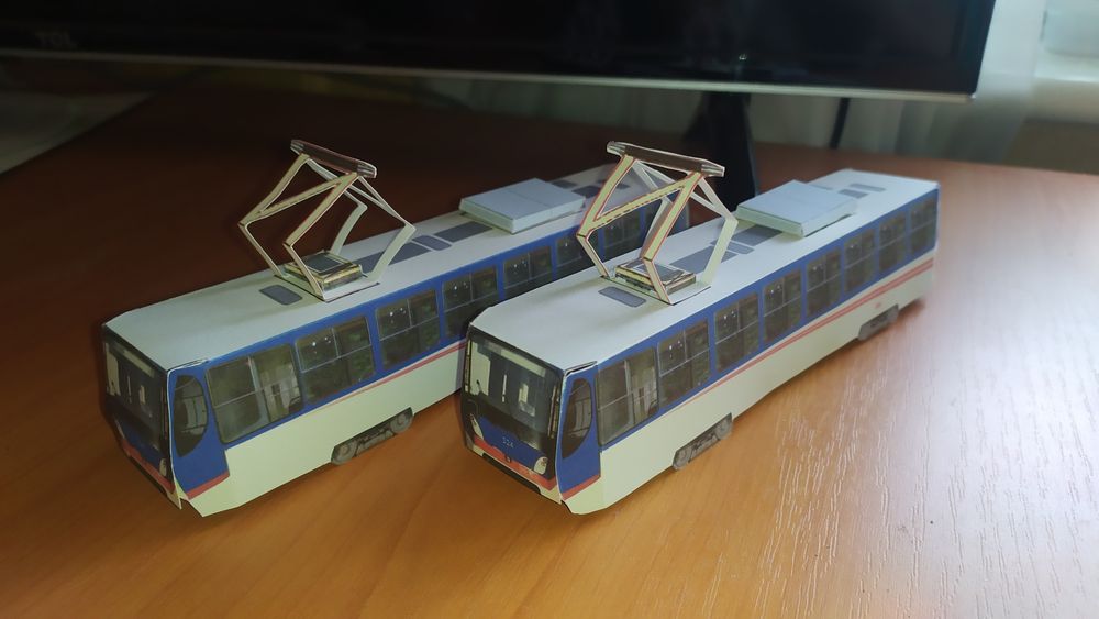 Моделька трамвая тролейбуса з картону автобус трамвай тролейбус поїзд