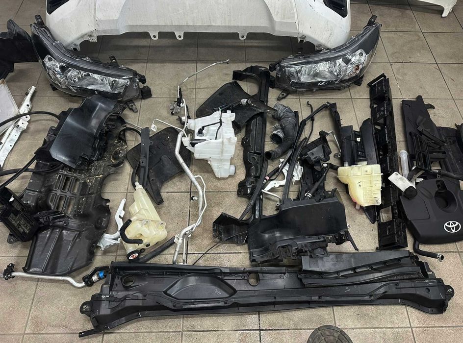 Разборка Шрот TOYOTA HILUX VIII 21- капот и другие запчасти