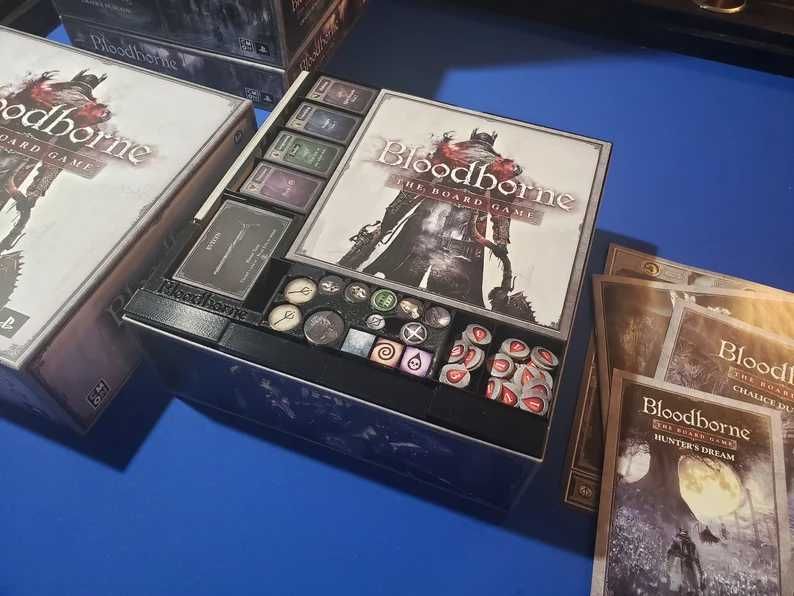 Insert organizer do gry planszowej Bloodborne mieści wszystkie dodatki (bez figurek)