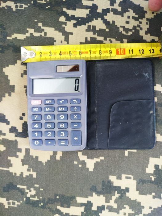 Калькулятор CITIZEN невеликих розмірів.