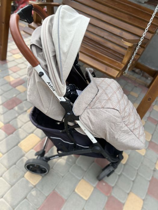 Прогулянкова коляска Carrello astra