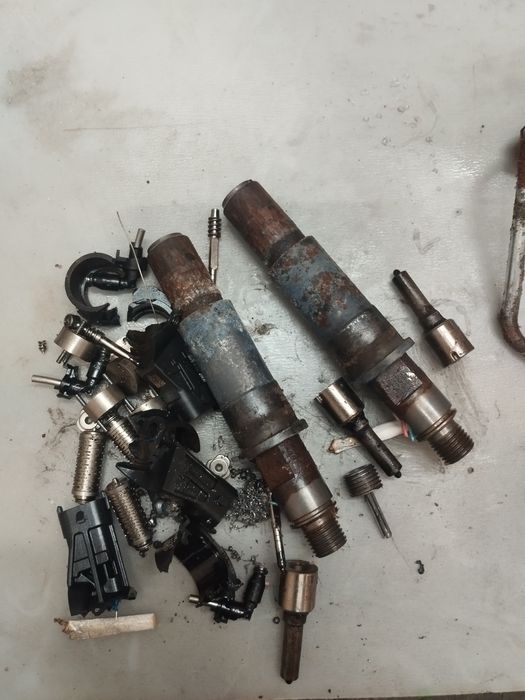 Wyciaganie zapieczonych urwanych wtryskiwaczy i świec zarowych