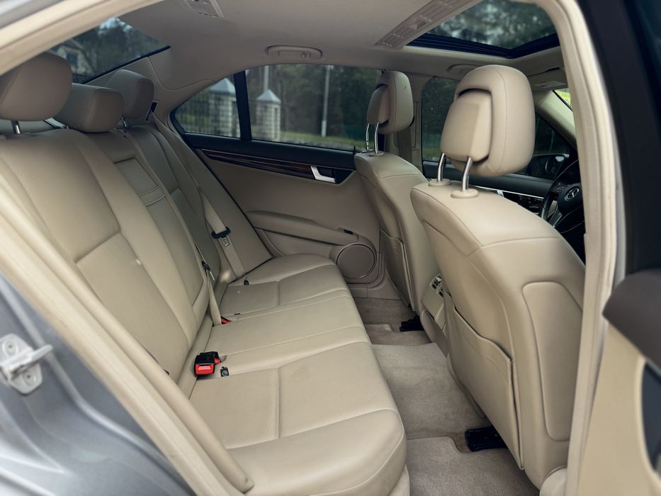 Mercedes-Benz W204 C300 2012 в чудовому стані