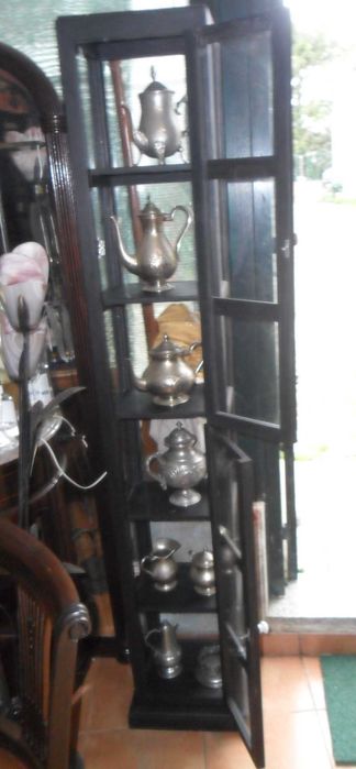 Móvel vitrina de apoio