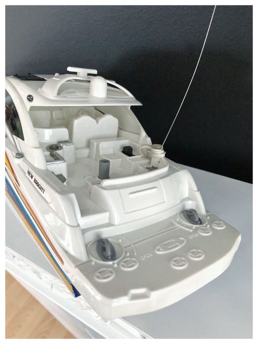 New Bright Quality Toys R/C Boat 48 Sundancer