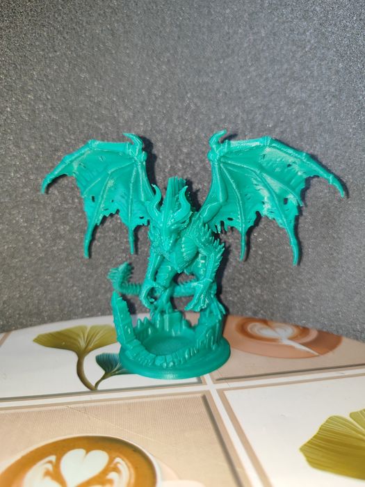 Величний дракон, фігурка