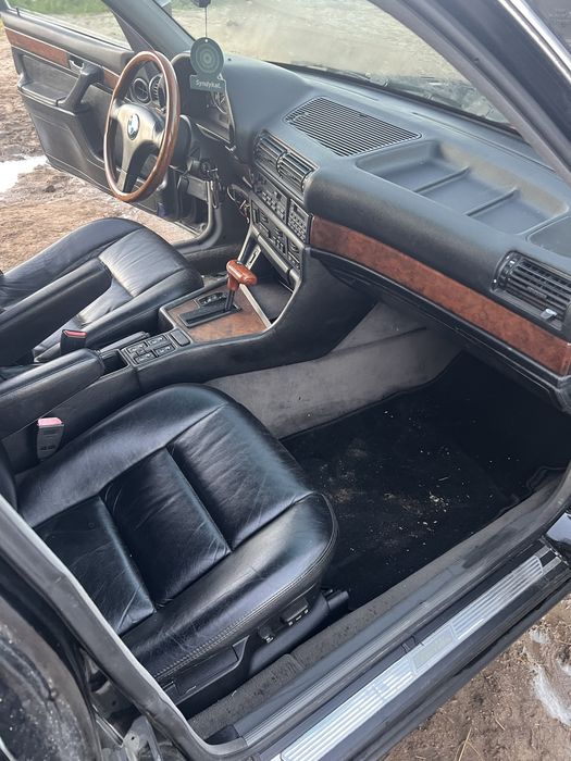 Bmw e32 750iL long v12