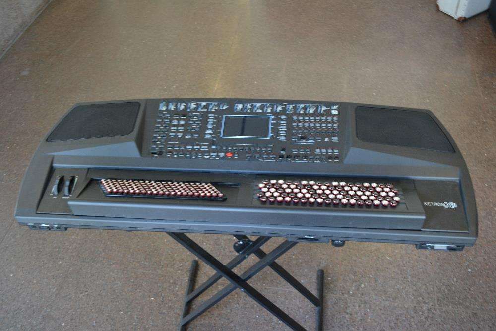 Ketron X8 Em Muito Bom Estado
