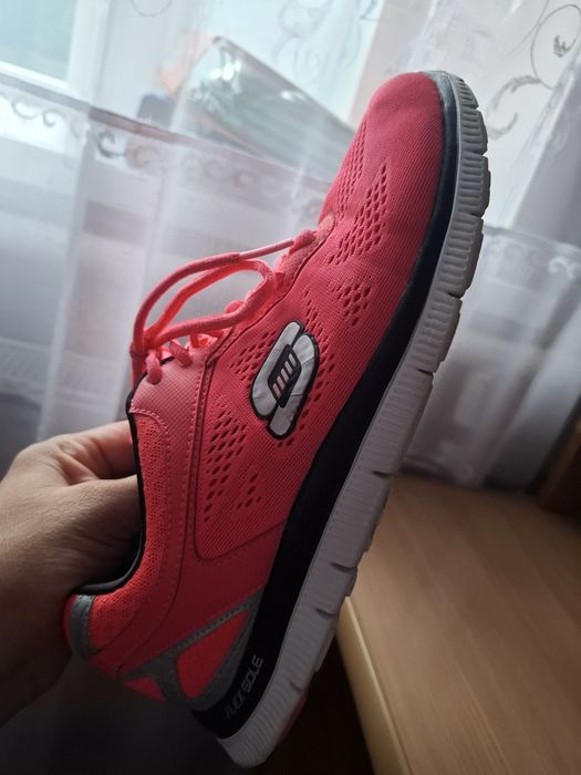 Кроссовки"Skechers" 39 размер