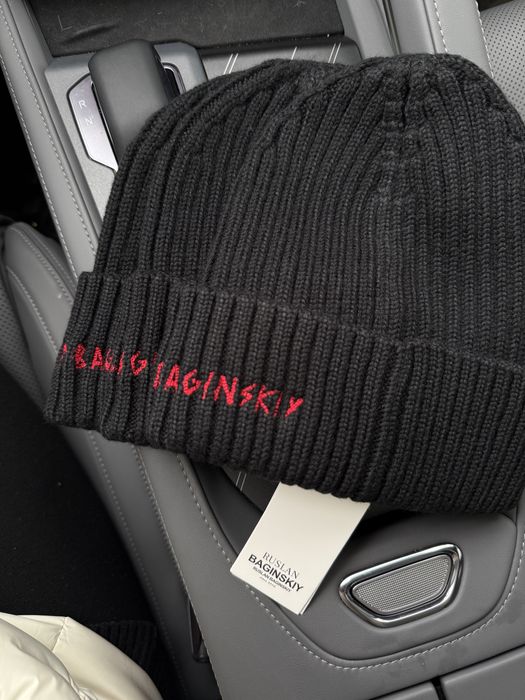 Чорна шапка ruslan baginskiy.  В наявності