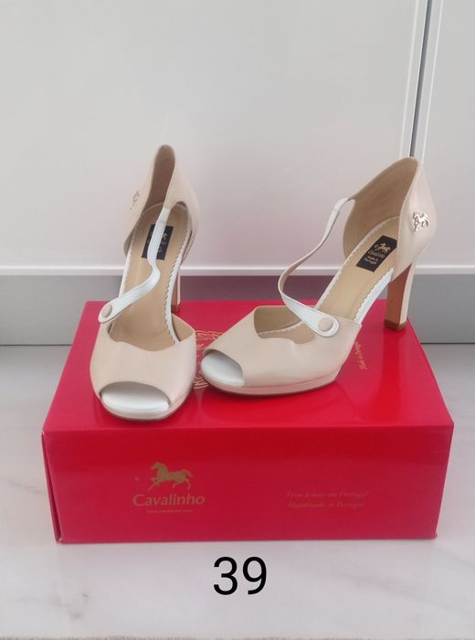 Sandálias salto cavalinho