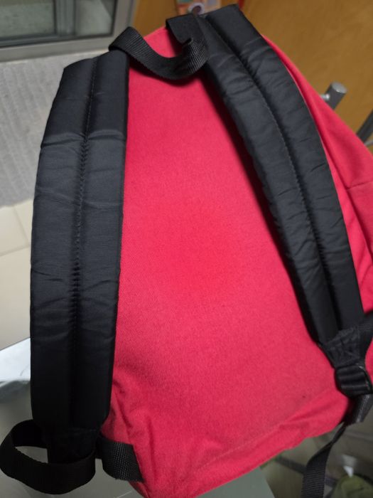 Mochila eastpak vermelha