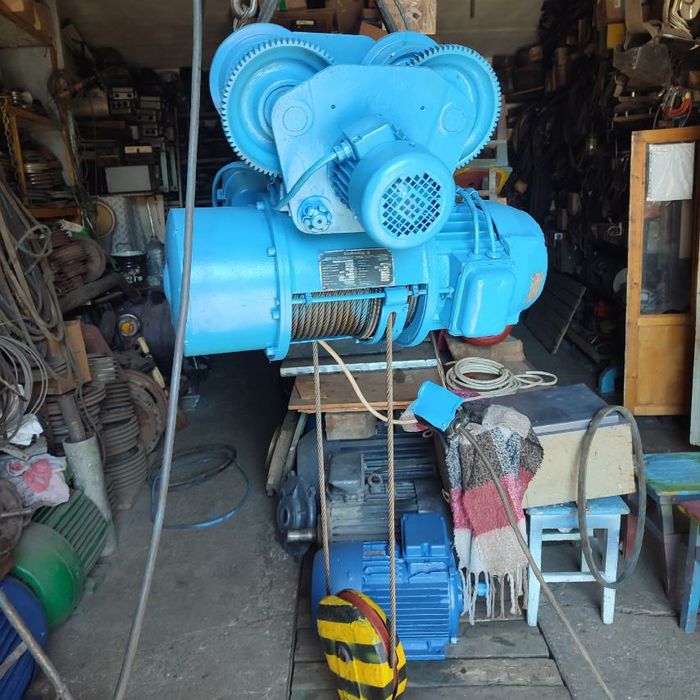 цікавить електродвигун редуктори тельфер лебедки електромотор насоси