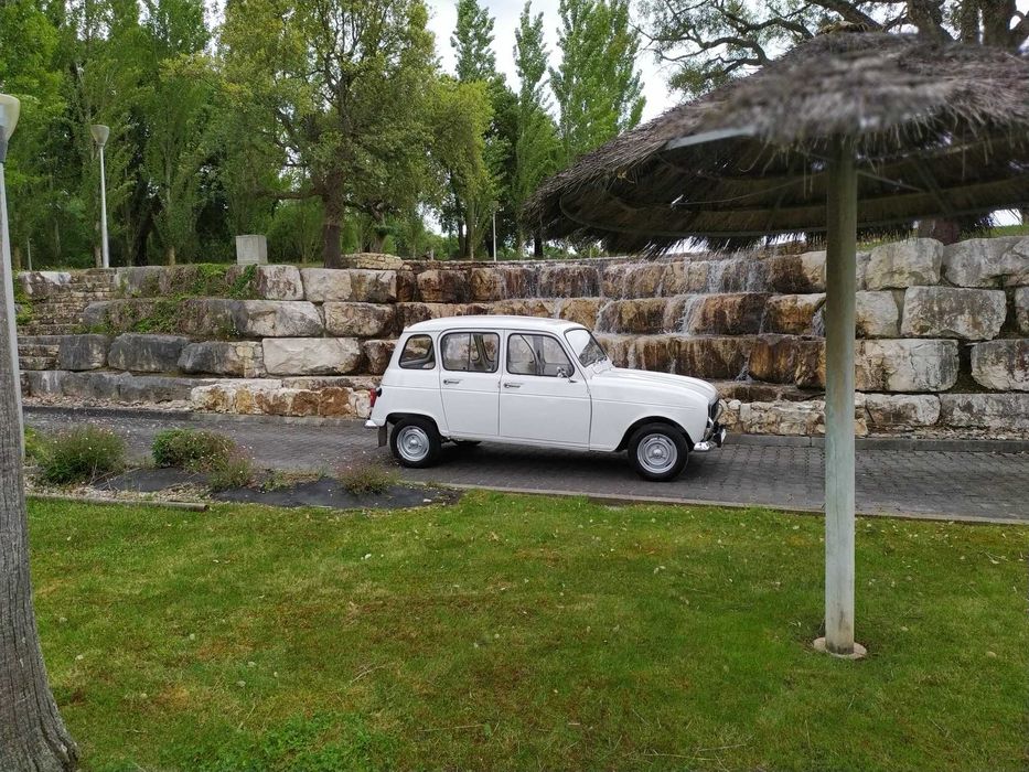 Aluguer de carro para casamentos e outros eventos – Renault 4L 1976