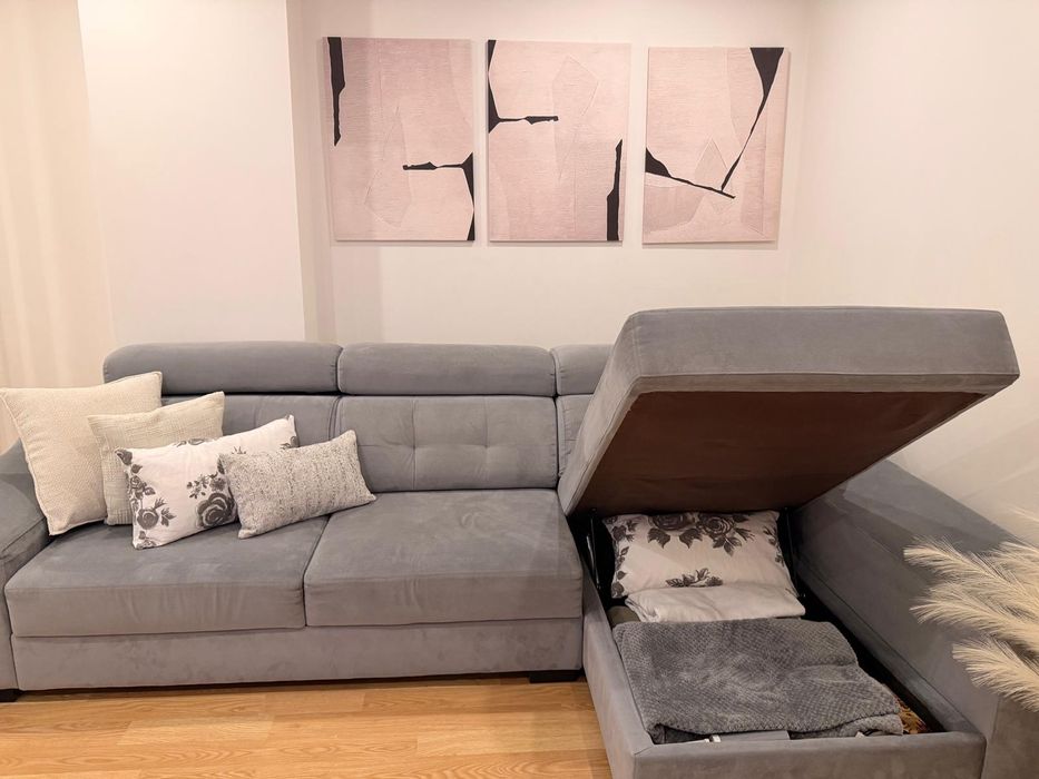 Sofá + Chaise Lounge confortável e espaçoso em muito bom estado