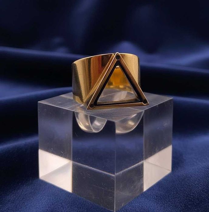 Anel em Ouro 19.2k (800) Triângulo 3D  – Tam. 50 – 9,9g