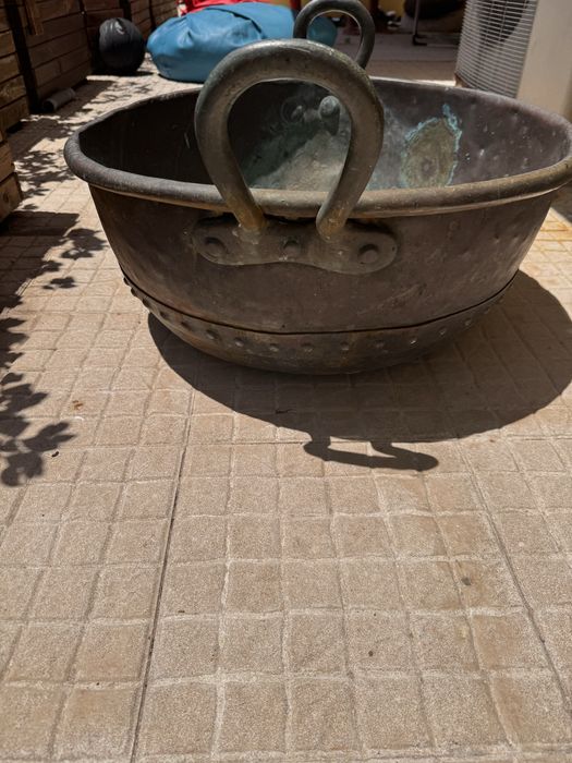 Alguidar em Cobre Trabalhado – Peça Antiga de Grande Dimensão