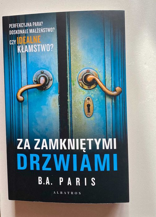 Za zamkniętymi drzwiami -Paris B.A.