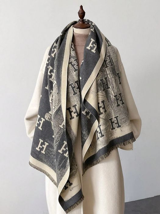 Szal szary beżowy z monogramem frędzle duży elegancki ciepły SHEIN