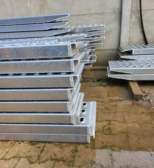 Najazdy- podjazdy 2500 x 315 x 69 mm. Ładowność 2500 kg