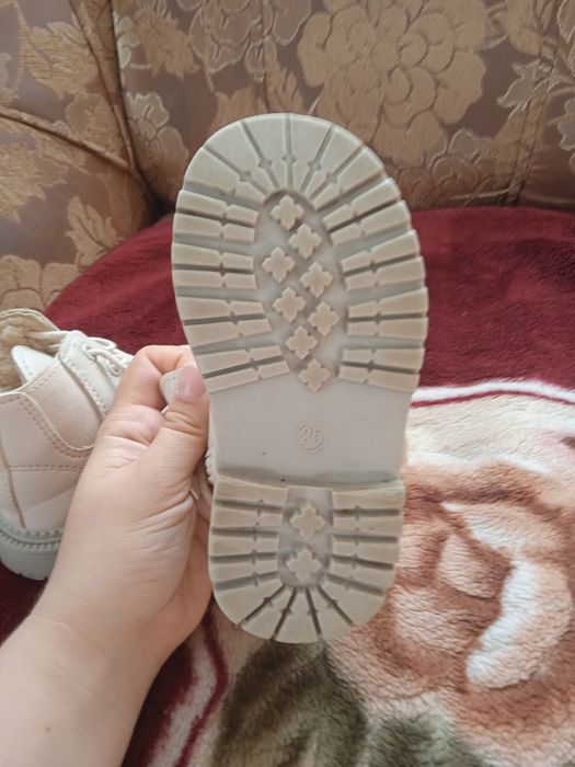 Чоботи, чобітки , черевики