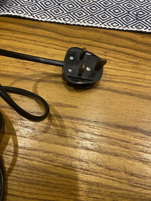 Гарний біло-чорний фен