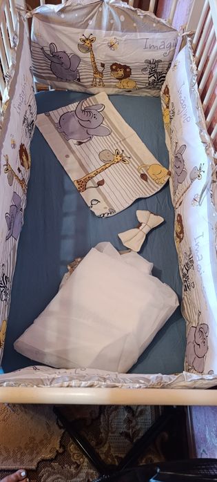 Продам бортики в ліжечко на 4 сторони