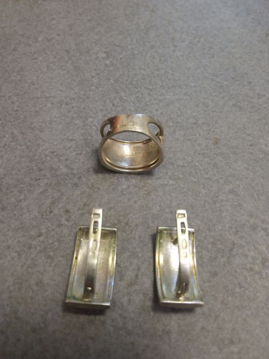 Комплект каблучка 17.0, сережки з емаллю та золотими вставками