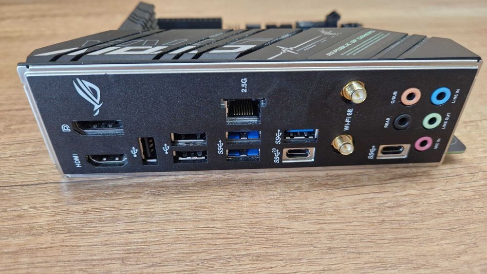 Płyta główna Mini ITX ASUS ROG STRIX B760-I GAMING WIFI box gw  535819