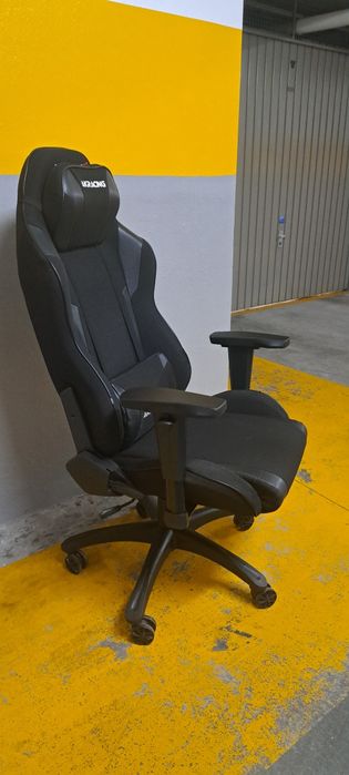 Cadeira Gaming AKRacing  em preto e carbono