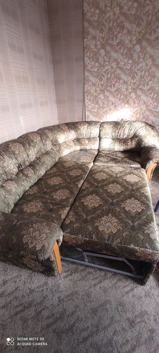 Продам диван в хорошому стані!