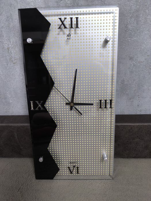 Годинник в мінімалістичному стилі