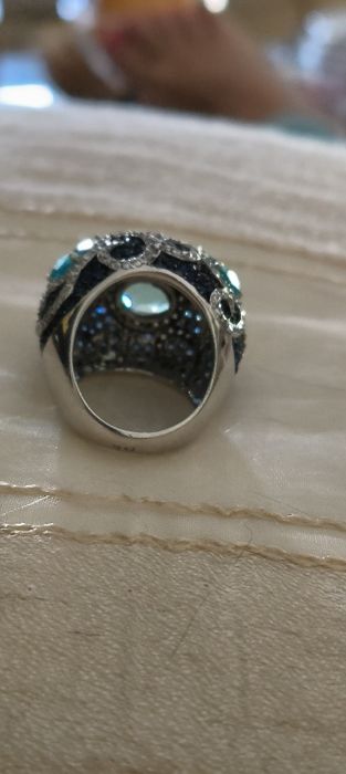 Anel em prata com pedras azuis