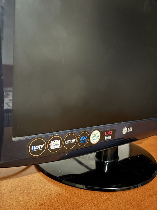 TV LG 19” LCD HD Ready – Funcional + cabos incluídos