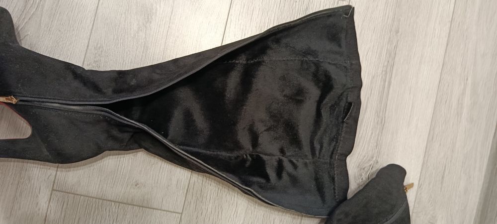 Чоботи-ботфорти на підборах