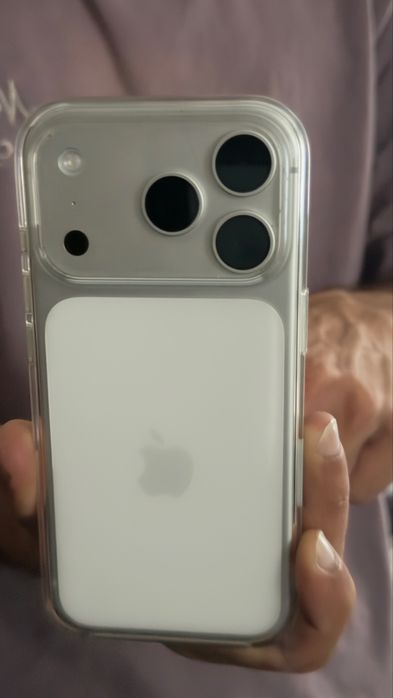 Iphone 17 pro e duas capas
