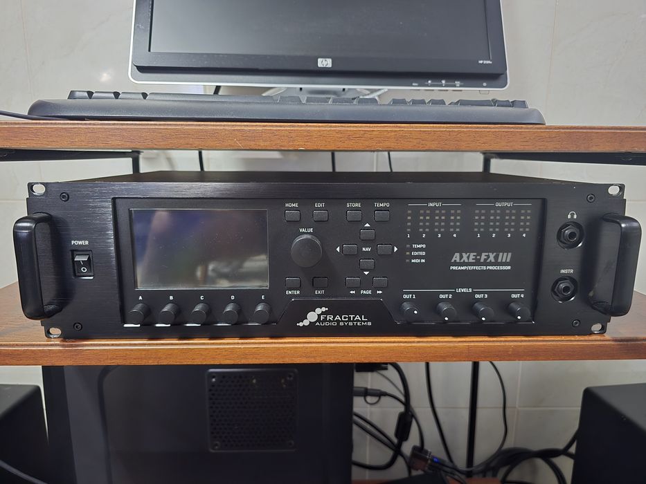 Processador Fractal Axe FX3 + Pedalboard FC12