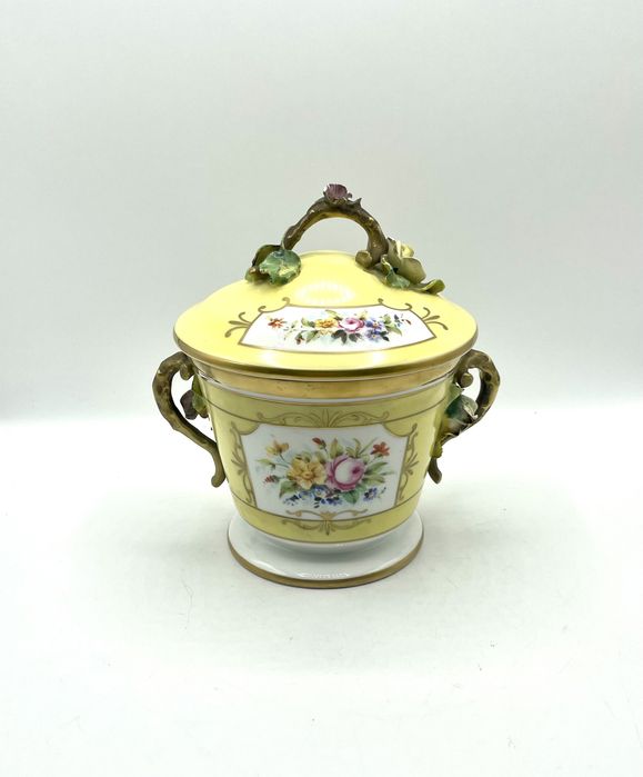 Bomboneira porcelana Vista Alegre antiga
