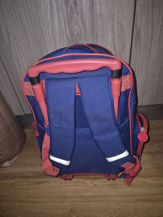 Mochilas Minions e Homem Aranha