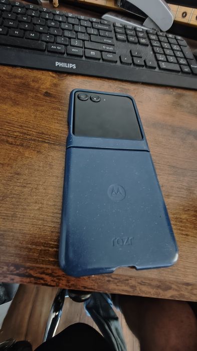 Motorola razr 60 używana.