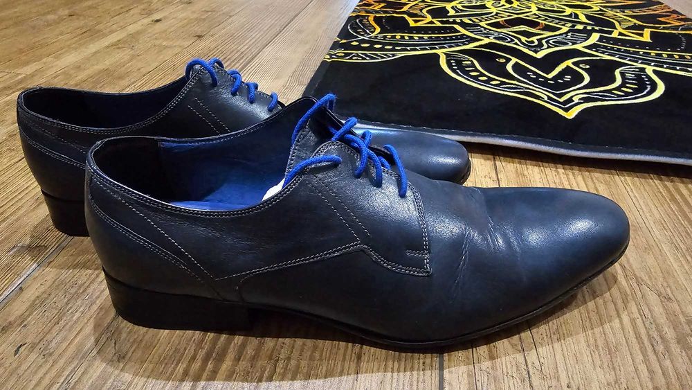 Granatowe buty wizytowe