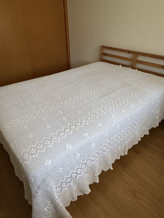 Colcha em renda feita à mão - cama de casal