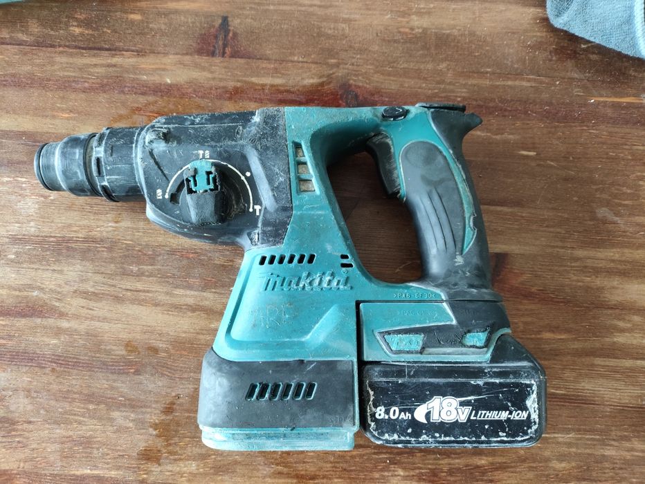 Młotowiertarka Makita DHR243