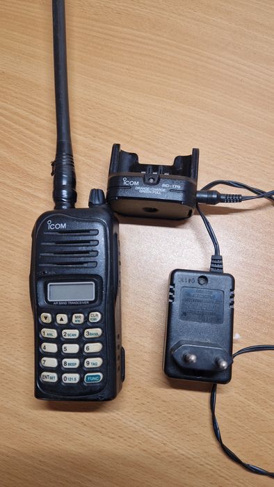 Rádio Aeronáutico Icom IC-A15 Airband Transceiver